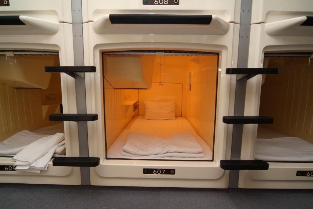 Capsule Hotel & Sauna Ikebukuro Plaza Токио Стая снимка