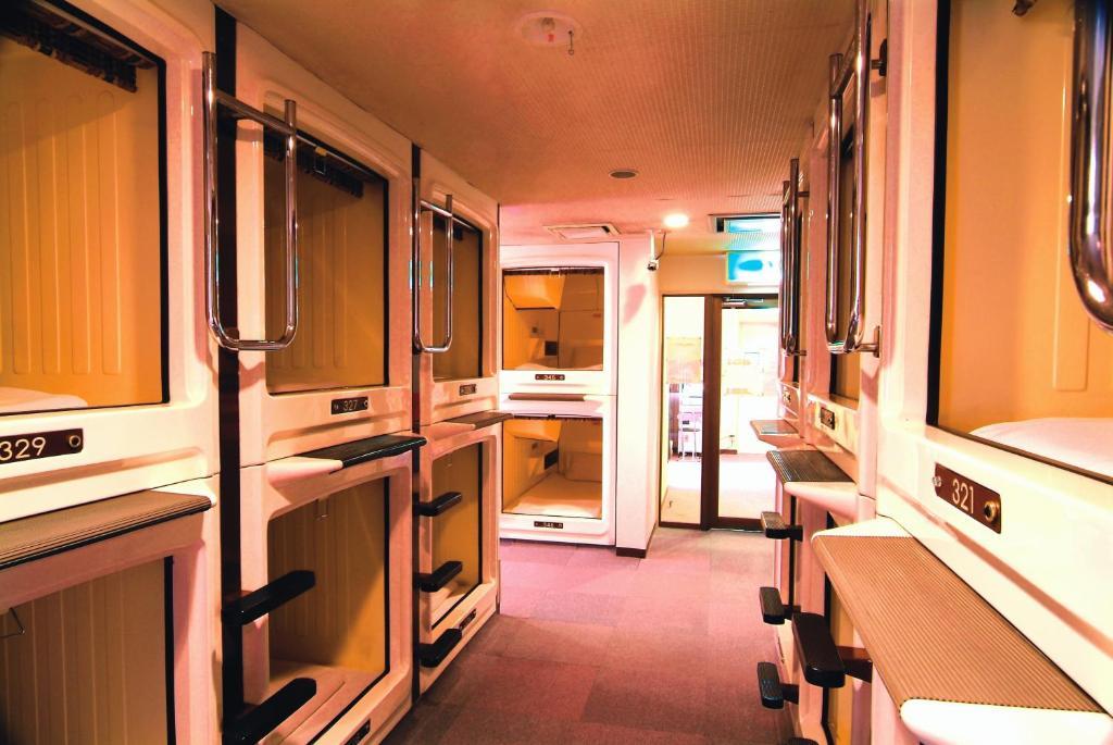 Capsule Hotel & Sauna Ikebukuro Plaza Токио Стая снимка